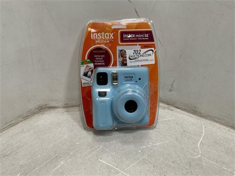 20 PACK Fujifilm Instax Mini 11 Instant Camera Sky Blue + Minimate Custom Case