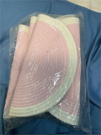 6 Pcs pink and white place mats/ dining