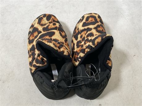 medium size booties jacquard print