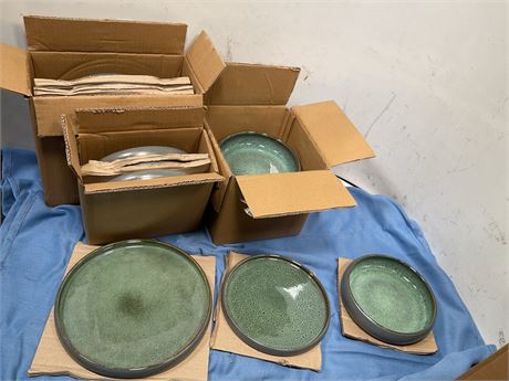 Moritz & Moritz Solid 12-Piece Stoneware Dinnerware Set for 4 | Plate and Bowls
