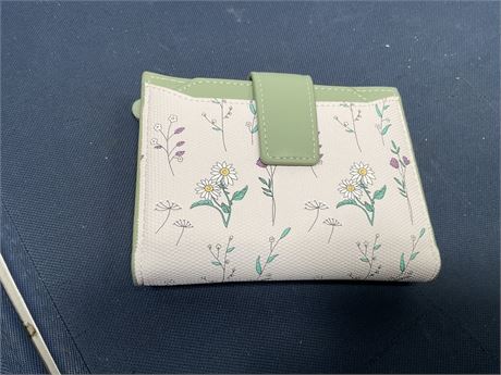 Fashionable Ladies PU Leather Wallet Integrated Short Style New Flower Pattern