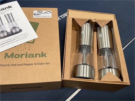 Moriankelectric Salt and Pepper Shaker Grinder Set