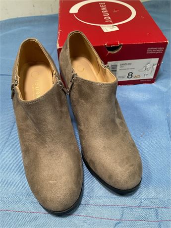 Journee Women's Comfort Sanzi Medium and Wide Width Booties