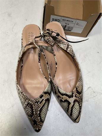 Journee Collection Women's Mikoa Wide Width Pump 9WD