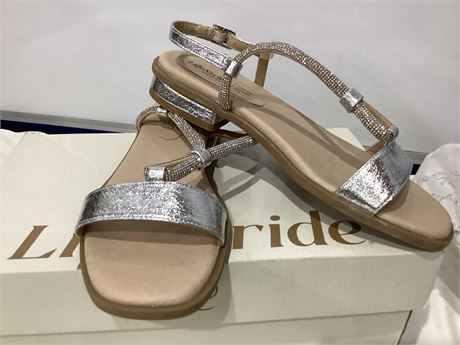 Life Stride Radiant Silver Sandal WMNS size 7M