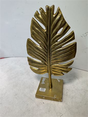 Leave in gold metal