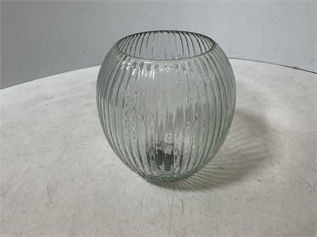 round vase 7” tall