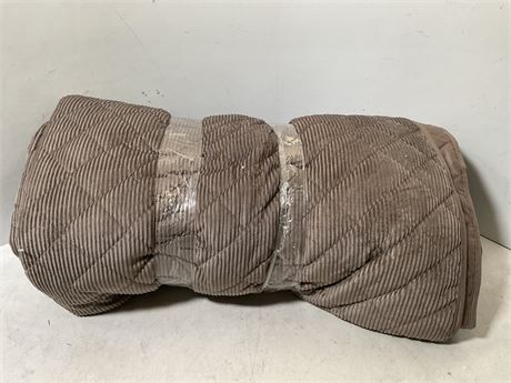 king grey/taupe quilt