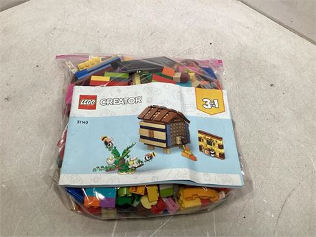 miscellaneous Lego pieces
