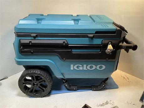 Igloo 70 QT Trailmate Journey Rolling Cooler, Modern Blue