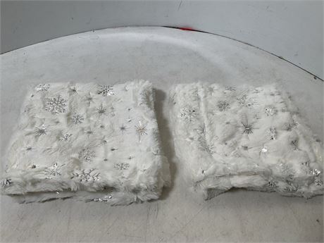 HAUSSY pillow covers for the holidays