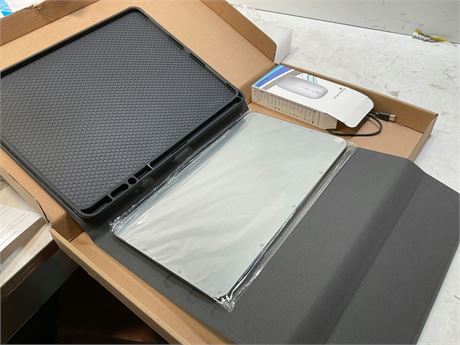 Smart Keyboard Case and Mouse