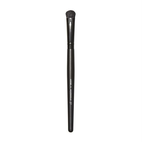 e.l.f. Eyeshadow "C" Brush, Curved Eyeshadow Brush For Blending & Diffusing,