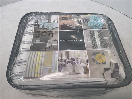 Madison Park 3 piece king size Duvet