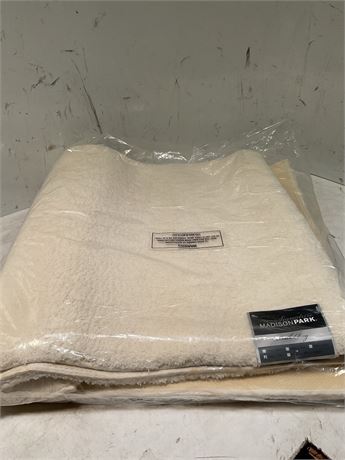 Home Essence Marshmallow Tufted Microfiber Solid Bath Rug 24in X 72in