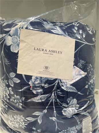 LAURA ASHLEY 7 piece full/queen complete bed