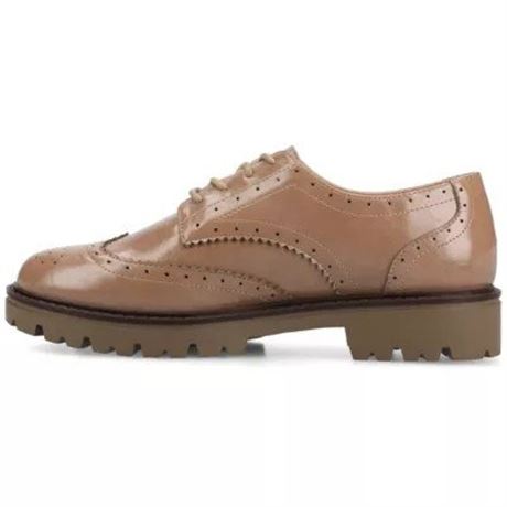 Journee Women's Claudiya Wing Tip Medium/Wide Oxford Shoes (Patent/Taupe) -