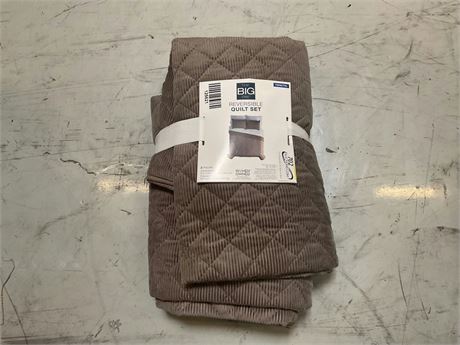 Wonderful Corduroy Texture Ivory Quilt Set Twin-XL  Hypoallergenic