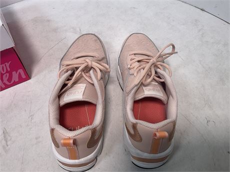 Ryka women tennis shoes size 5.5  Blush Beige